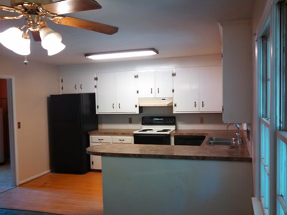Kitchen and diningroom