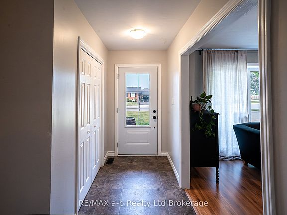4th image of 21 Peggy Ave