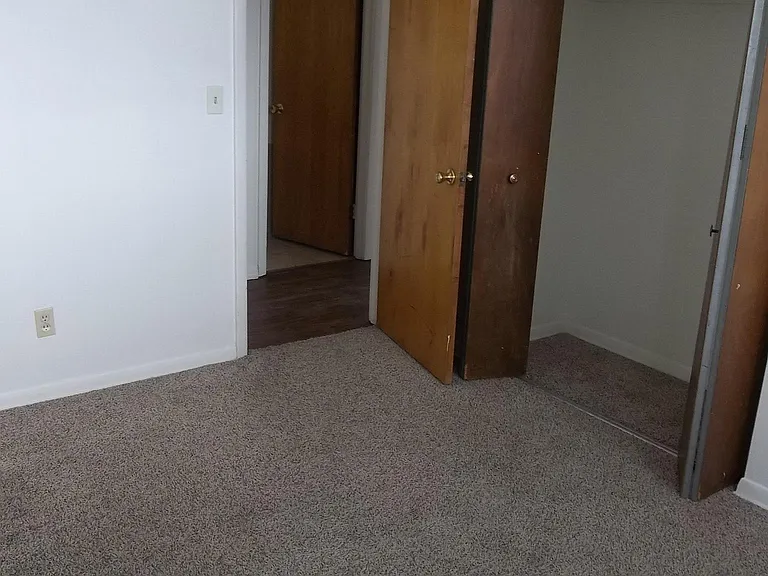 4458 S Crawford Rd #UPPER LEVEL — Photo 11