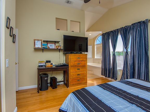 3rd image of 11827 Antler Peak Ct