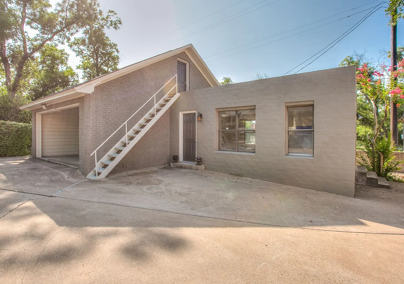 Now Available - Charming Apartment In Downtown San Angelo + Water/Trash/Sewer Included! — Photo 1
