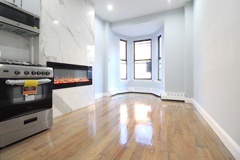 1st image of 952 Bergen St #1F