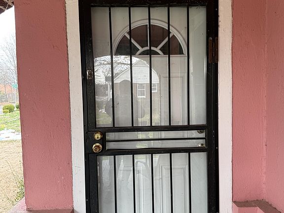 4th image of 1284 S Willett St