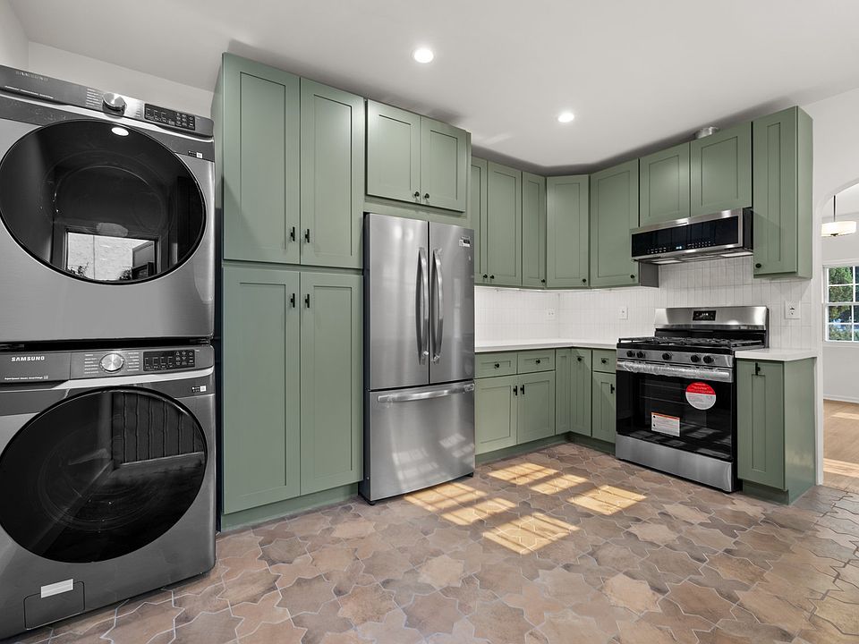 New, Completely remodeled 2 BR, 1b with outdoor space