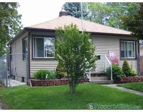 1221 Parkview St photo 1