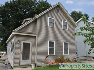 35 N Wisconsin St, Carpentersville, IL 60110