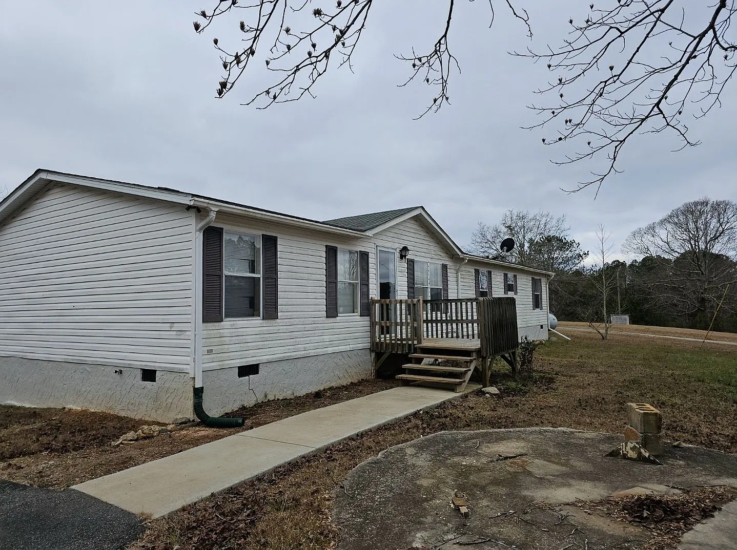Great home, Great Price, 3 BR, 2 Bath $1800 — Photo 3