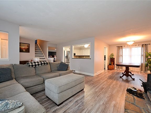 3rd image of 416 Oaknoll Dr