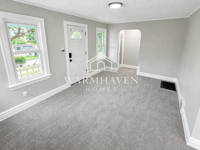 3 bed, 1.0 bath, 1056 sqft, $1,345 — Photo 3