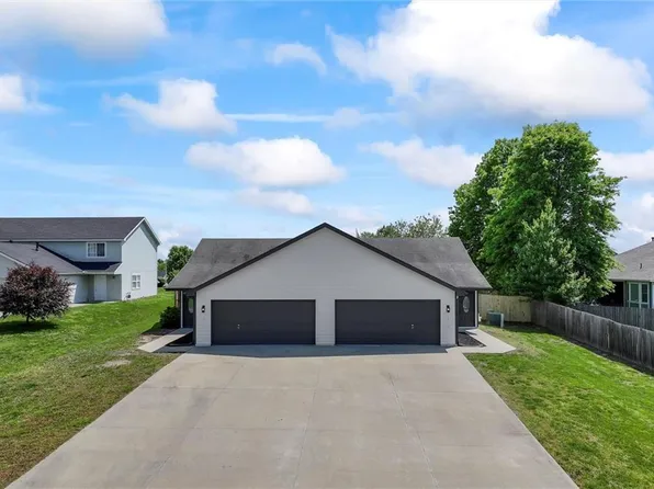 1910 Joles Dr, Tonganoxie, KS 66086