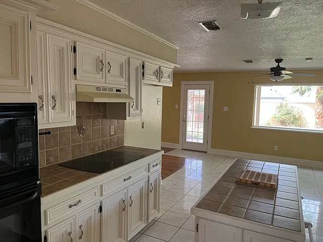 1924 W Iris Ave — Photo 10