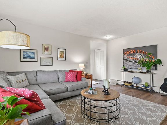 2nd image of 1118 Centaur Cir #D