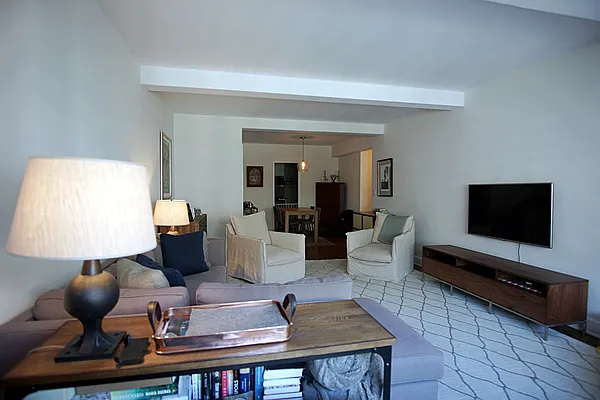 Rented by Domus Realty | media 18