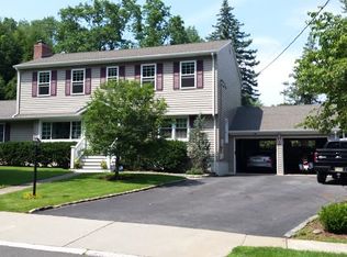 7 Maple Ct, Waldwick, NJ 07463