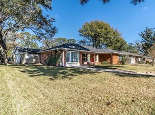 1050 Stonecrest Dr, Houston, TX 77018