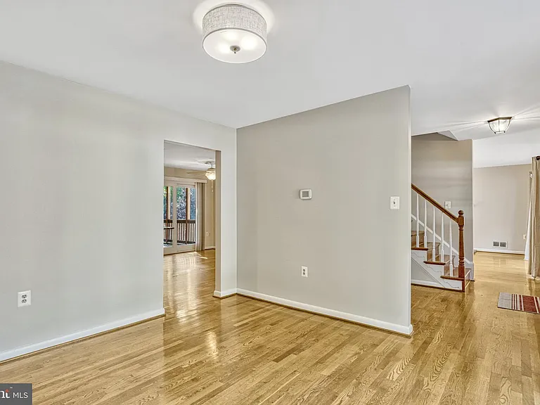 5021 Fleming Dr — Photo 7