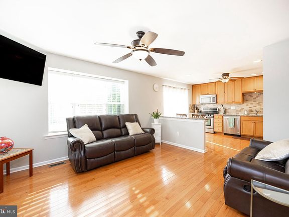 3rd image of 13 Granite Ln #6