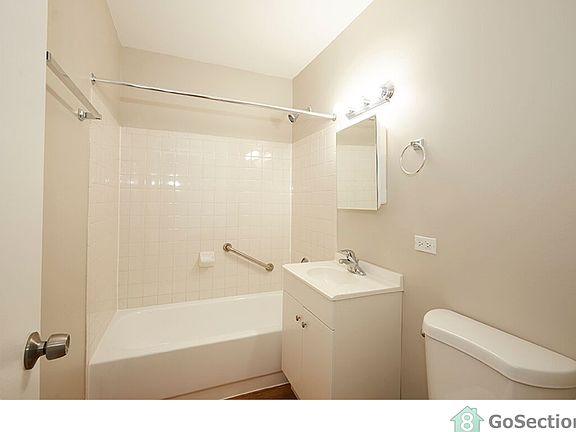 3rd image of 6811 S Paxton Ave APT 401