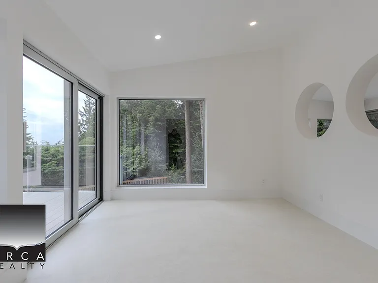 1060 Highland Dr — Photo 13