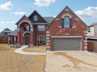 2834 N Hickory Ct, Broken Arrow, OK 74012