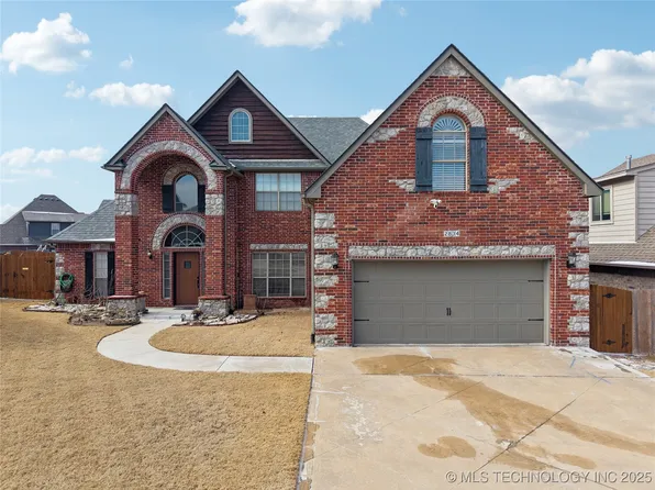 2834 N Hickory Ct, Broken Arrow, OK 74012