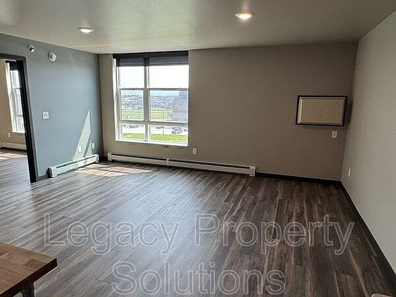 5th image of 226 E Greenfield Ln Unit A-403