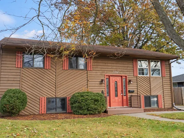 2704 Farnsworth Dr, Fort Wayne, IN 46805