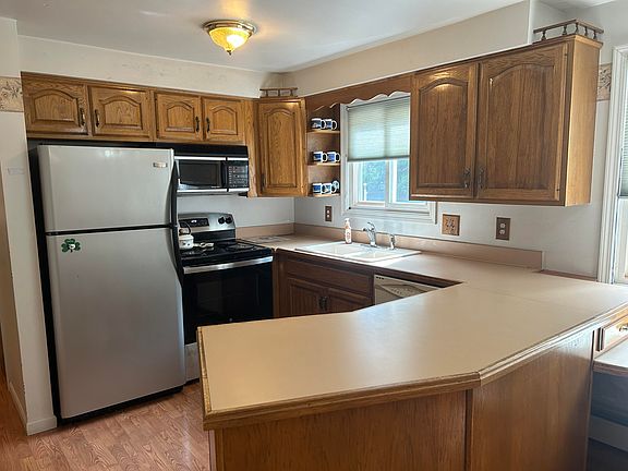 4th image of 440 Princeton Ave
