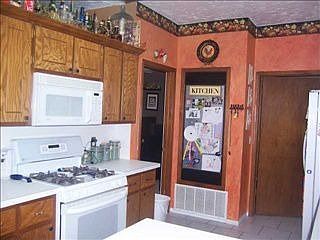 4th image of 217 SW 142nd St