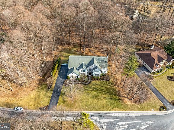 5th image of 1419 Carolina Pl