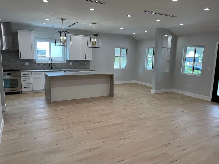 4635 Kraft Ave — Photo 10