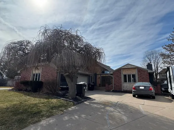 707 Shoreside Cv, Hastings, NE 68901