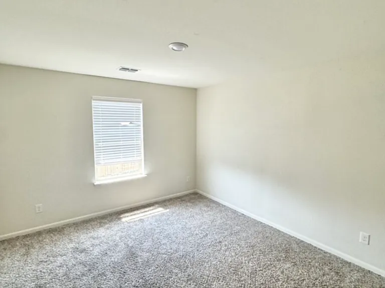 752 Saratoga Dr — Photo 12