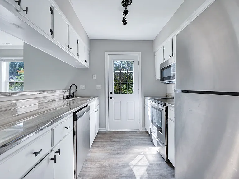 4304 Presley Ct #D — Photo 10