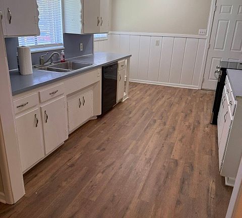 4th image of 1416 Easy St