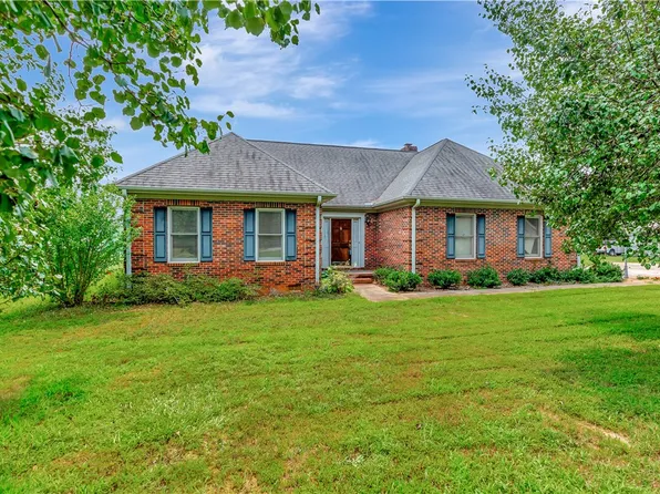 154 Brookbend Rd, Central, SC 29630