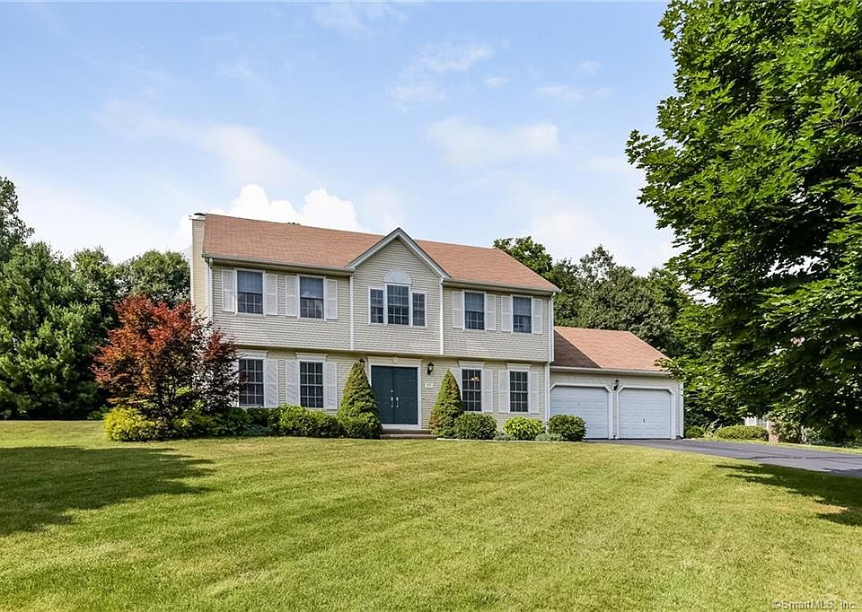 1st image of 77 Chase Hollow Ln