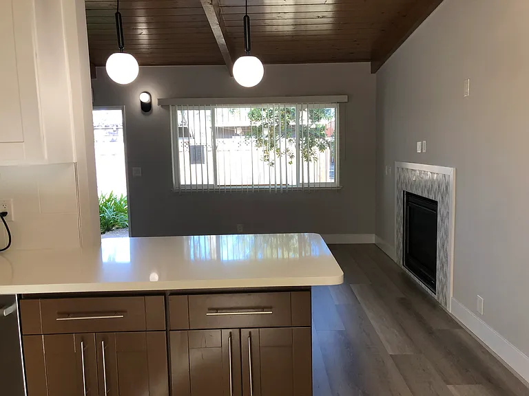 2048 Oberlin St — Photo 5