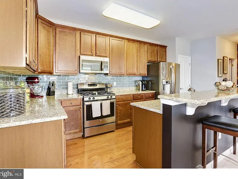 319 E Kramer Ct — Photo 4