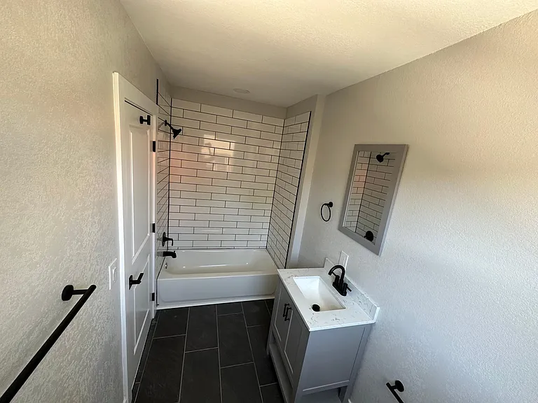 1822 N Grand Ave #1822 — Photo 7