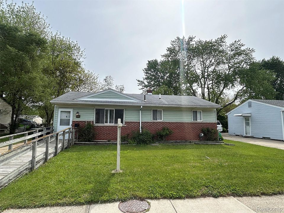 1st image of 12439 Clinton River Rd