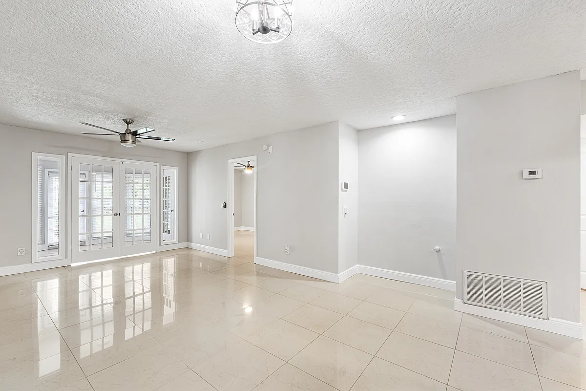 2 bed, 1099 sqft, $1,925 — Photo 3