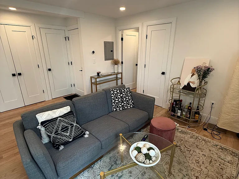 92 Chelsea St #3 — Photo 2