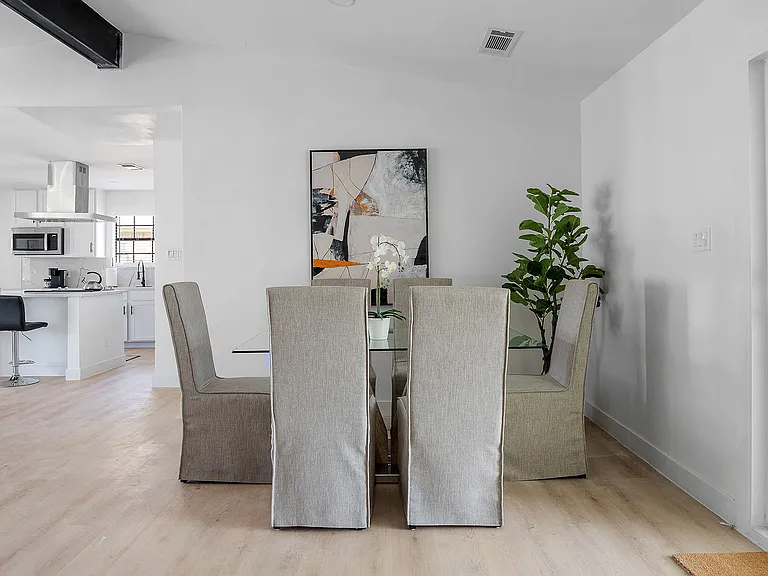 2521 Delmar Dr — Photo 15