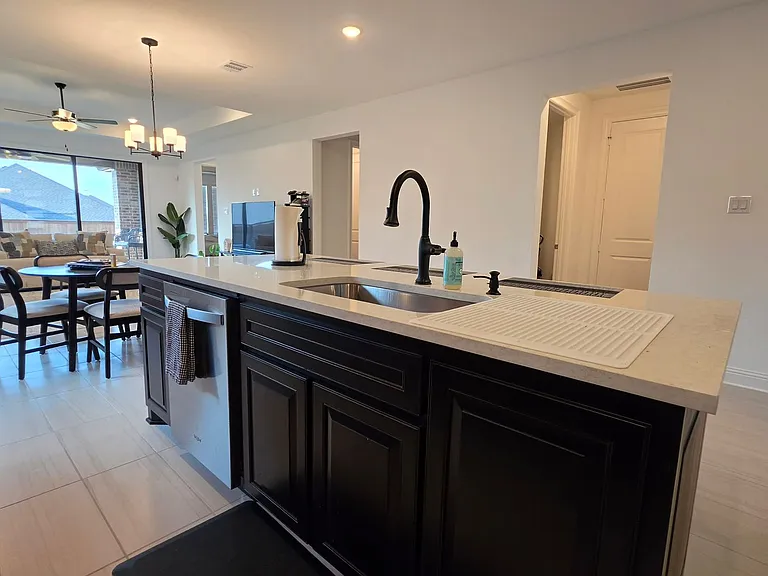 1513 Larson Ln — Photo 16