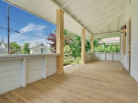 4th image of 409 Forepeak Ave