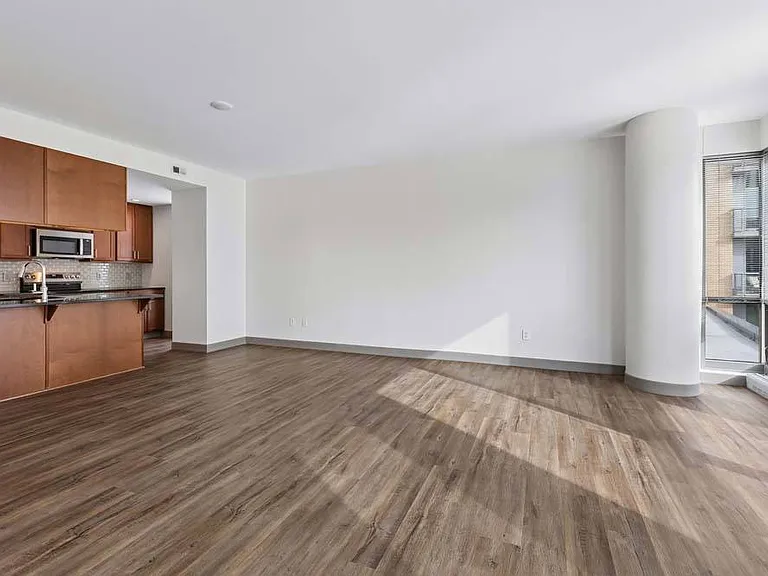 Midtown Crossing Apartments — Photo 170