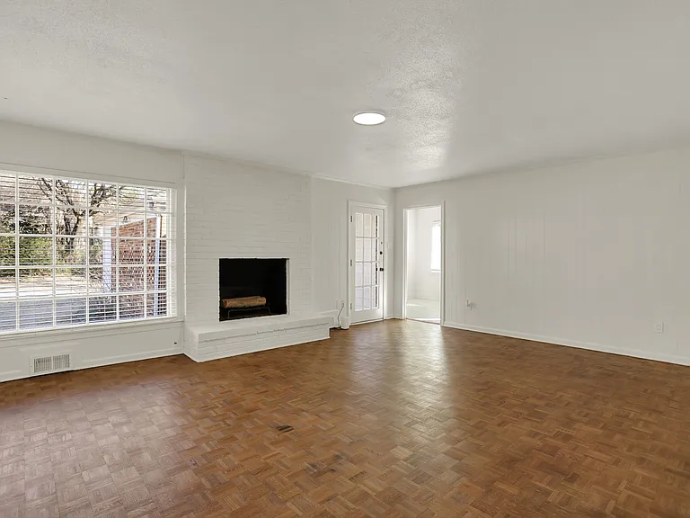 7126 Kings Castle Cv — Photo 13