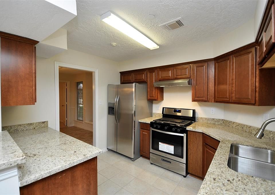 1st image of 15631 Fox Springs Dr