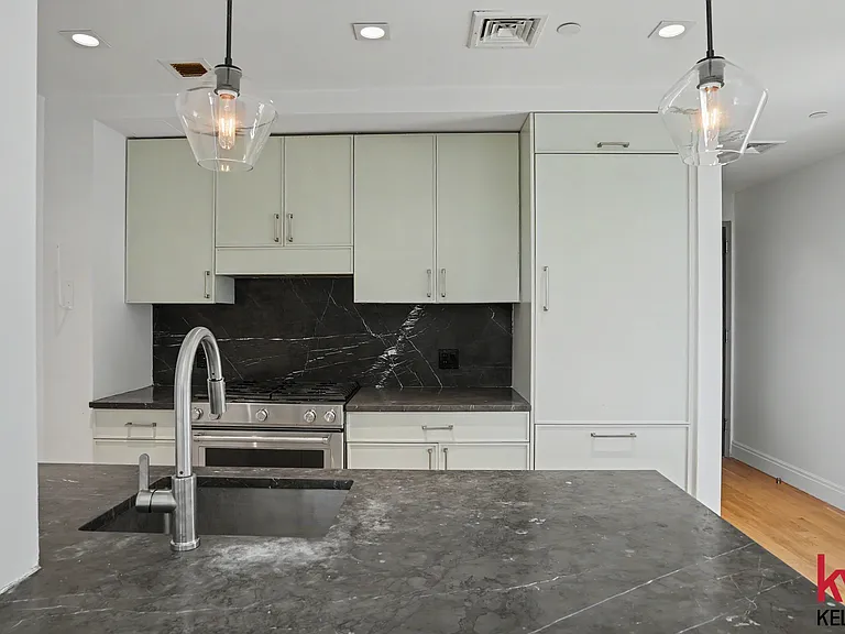 554 4th Ave #E6 — Photo 5